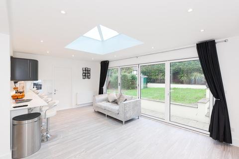 22 Geralds Grove, Banstead, SM7 1NE