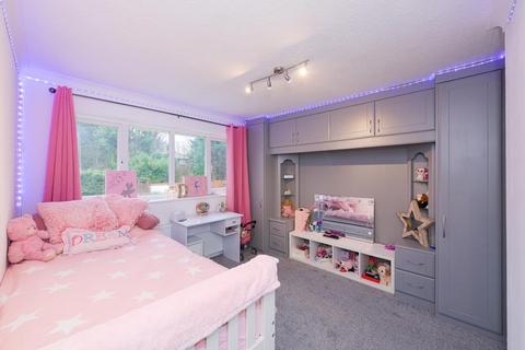 22 Geralds Grove, Banstead, SM7 1NE