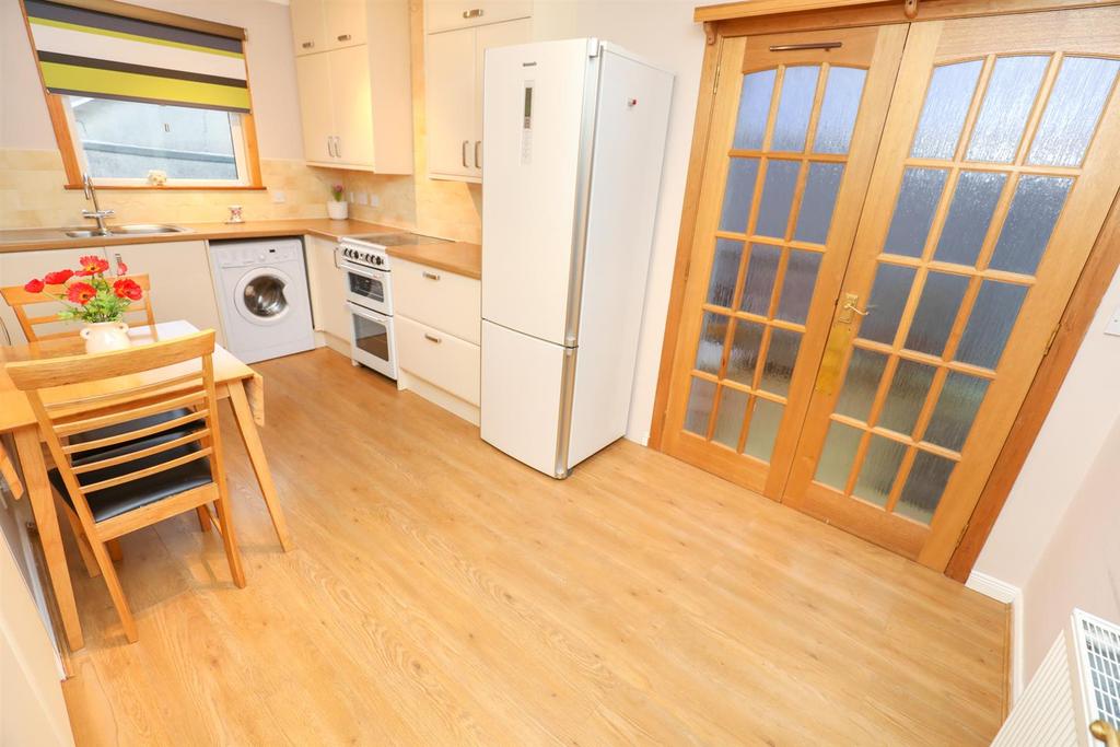 Westgate, Leslie, Glenrothes 2 bed semidetached bungalow £149,995