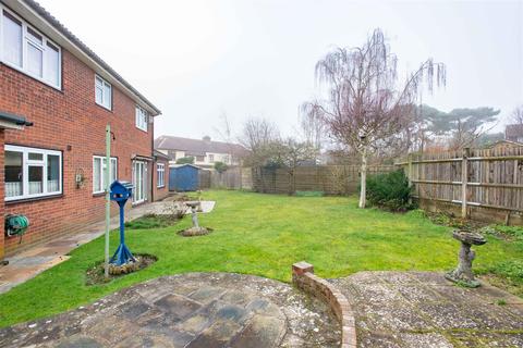 12 Pinecrest Gardens, Orpington, BR6 7WA