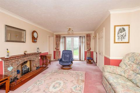 12 Pinecrest Gardens, Orpington, BR6 7WA
