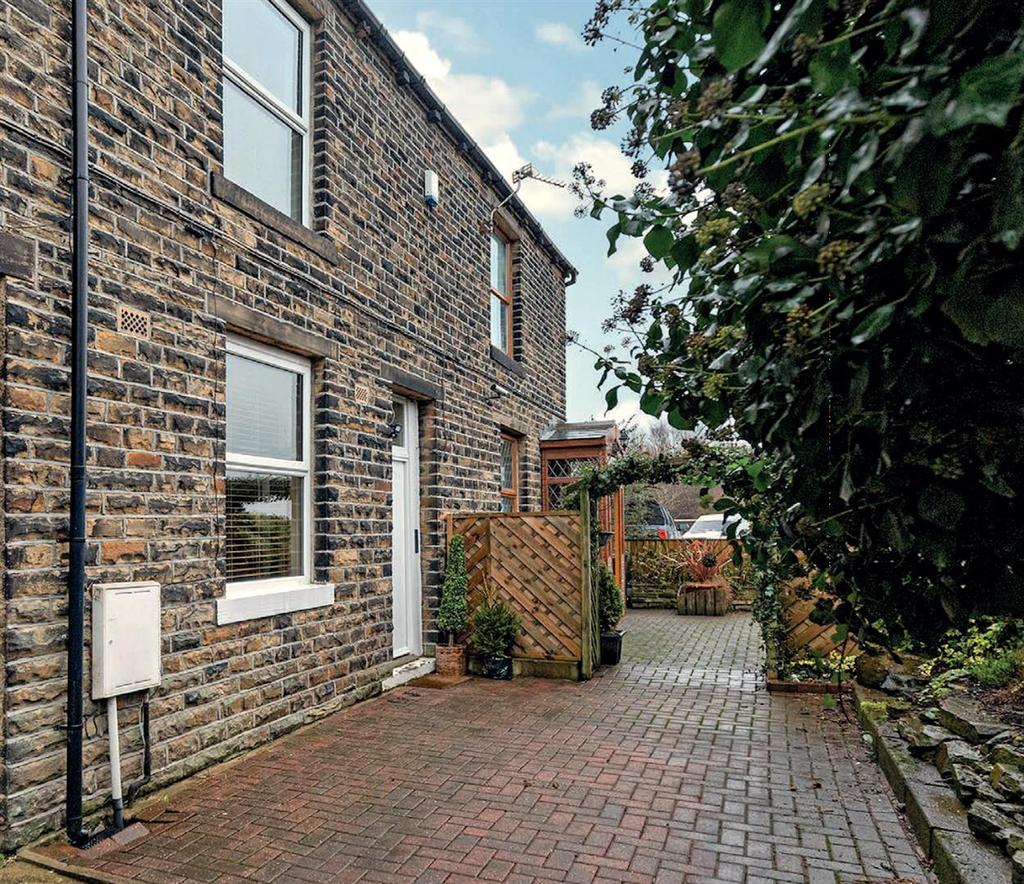 13 St. Giles Road, Lightcliffe 2 bed terraced house £170,000