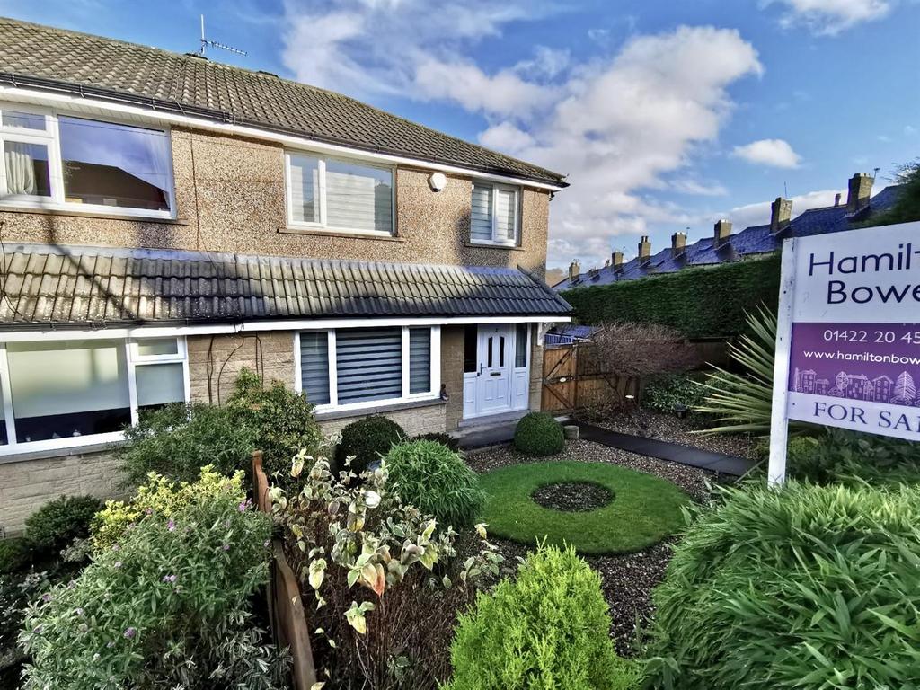 Rayner Drive, Brighouse 3 bed semidetached house £225,000