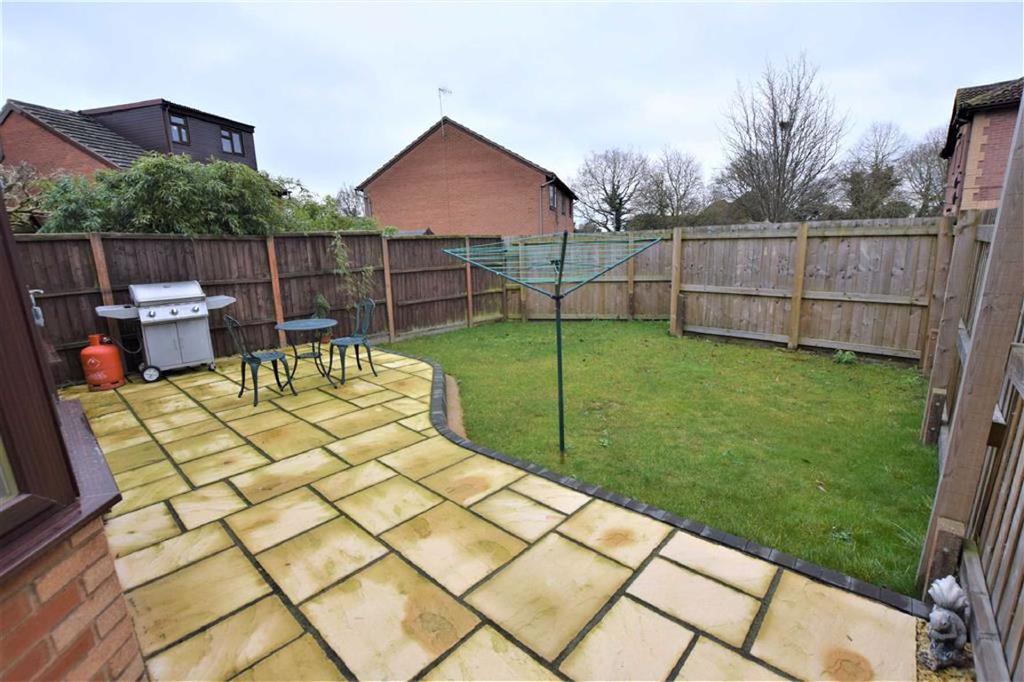 Squirrel Drive, St Peters, Worcester 3 bed detached house £265,000