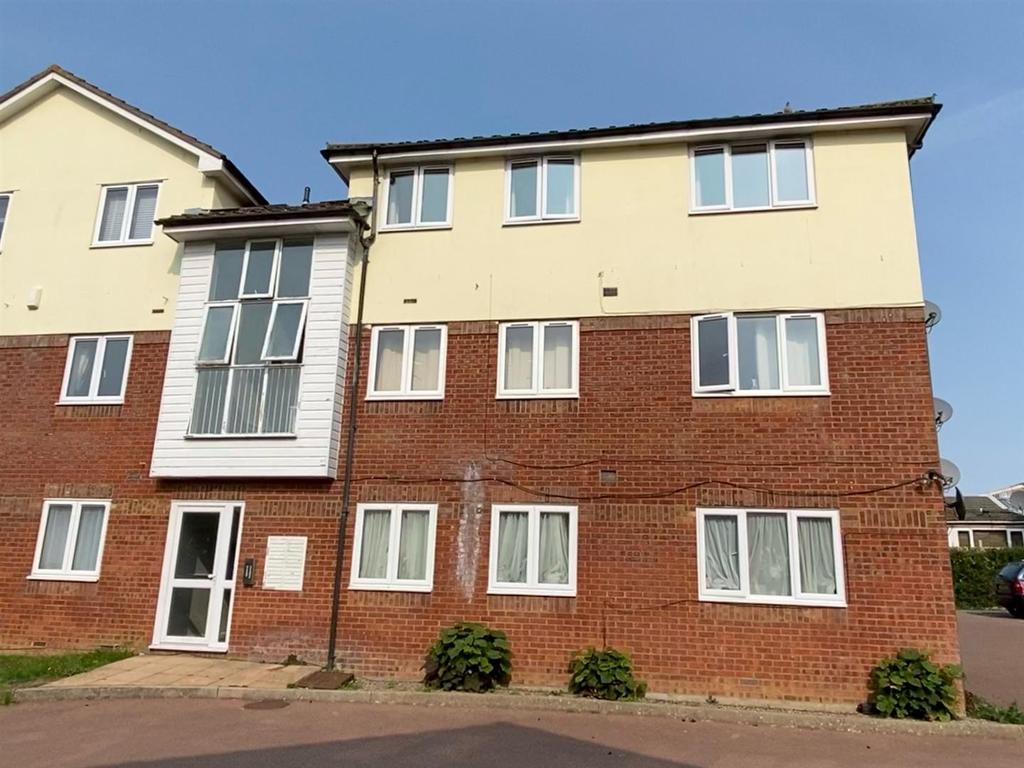 Odette Gardens, Tadley 2 bed apartment £160,000