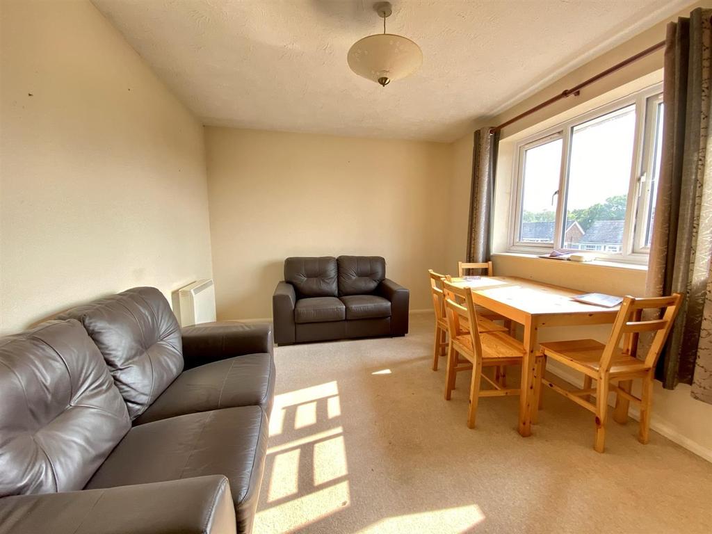 Odette Gardens, Tadley 2 bed apartment £160,000