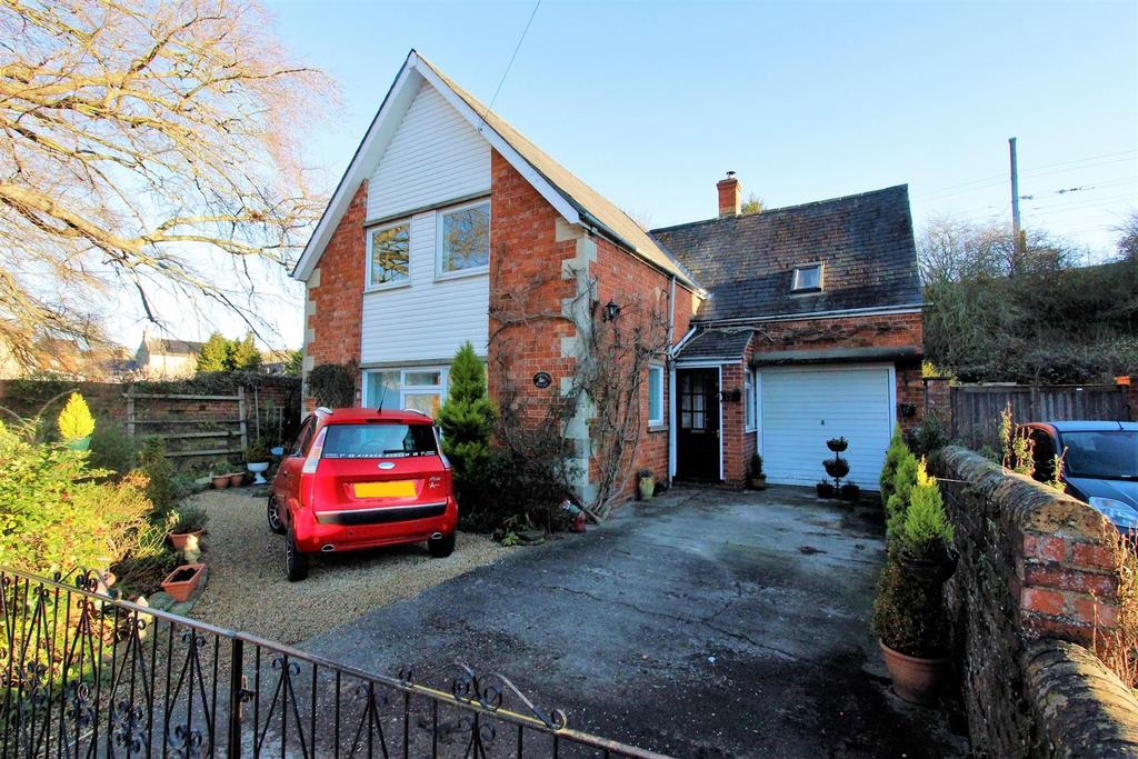 Station Road, Little Bytham 5 bed detached house £1,300 pcm (£300 pw)