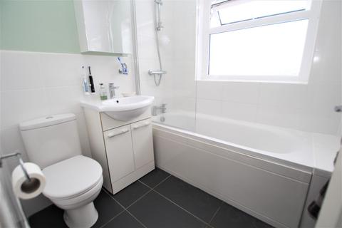 9 Kestrel Mount, Bradford, BD2 4EZ