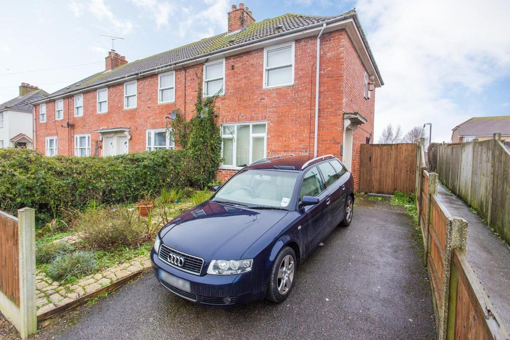 Kings Road, Aylesham, Canterbury 2 bed semidetached house £180,000