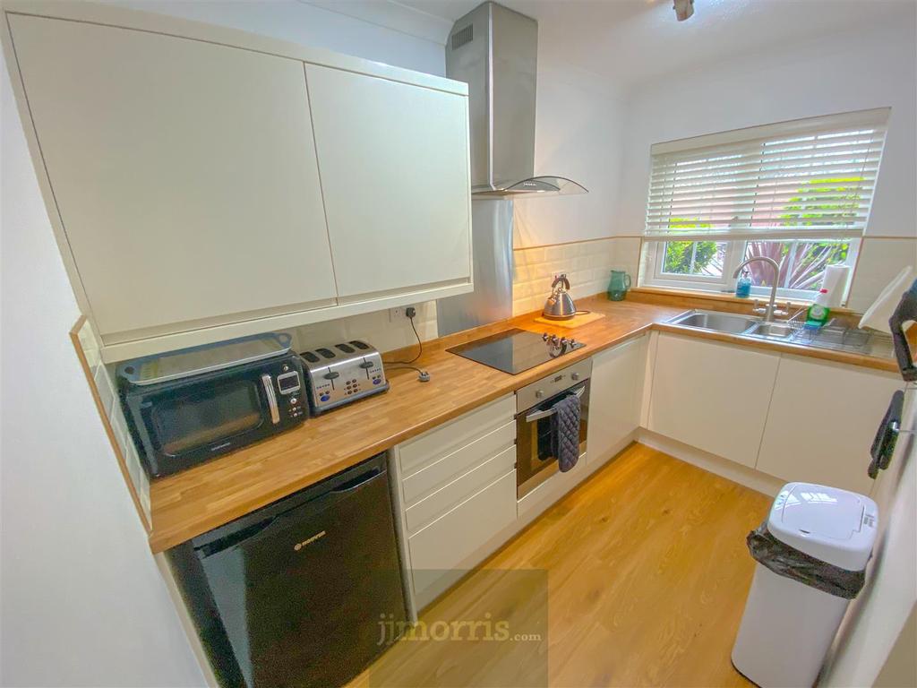 Modern Fitted Kitchen