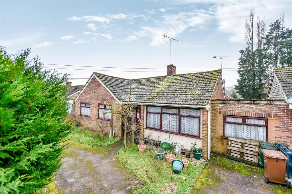 Heath Farm Road, Red Lodge 4 bed semidetached bungalow £199,950