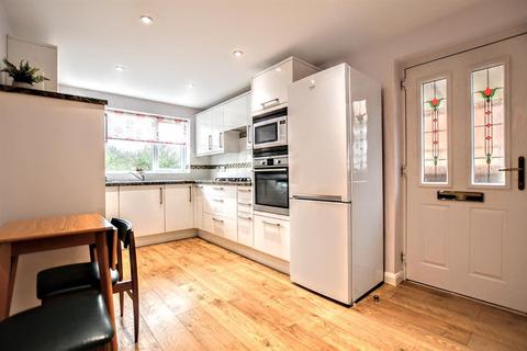 10 Maytree Close, Darfield, Barnsley, S73 9JS