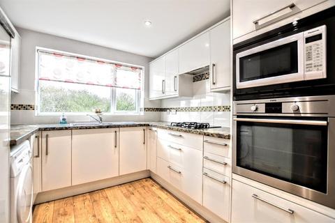 10 Maytree Close, Darfield, Barnsley, S73 9JS