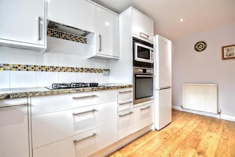 10 Maytree Close, Darfield, Barnsley, S73 9JS