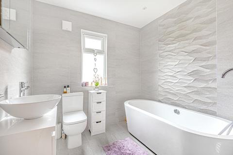 11 Bourne Vale, Bromley, BR2 7JN