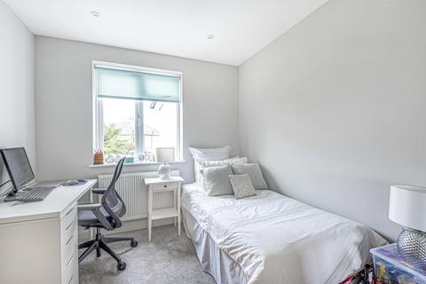 11 Bourne Vale, Bromley, BR2 7JN