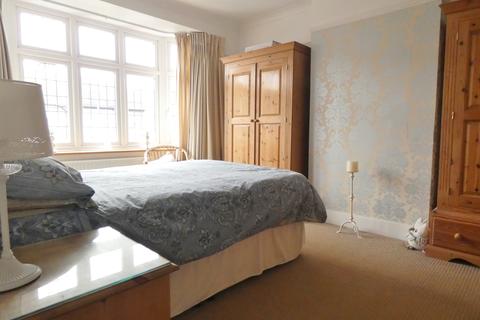 19 Park Crescent, Hornchurch, RM11 1BJ