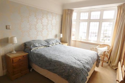 19 Park Crescent, Hornchurch, RM11 1BJ