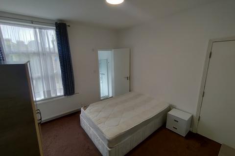1 bedroom in a house share to rent, BOLTON GARDENS, KENSAL GREEN, LONDON NW10