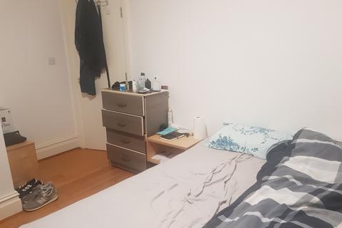 1 bedroom in a house share to rent, BOLTON GARDENS, KENSAL GREEN, LONDON NW10