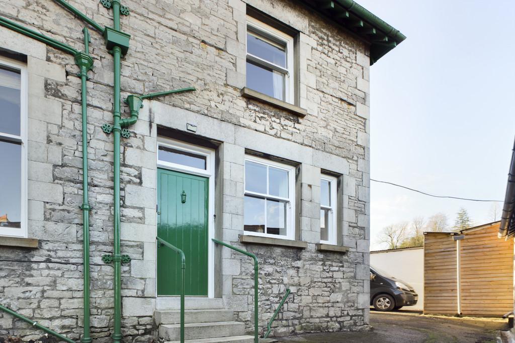 Burneside Road, Kendal 1 bed end of terrace house £750 pcm (£173 pw)