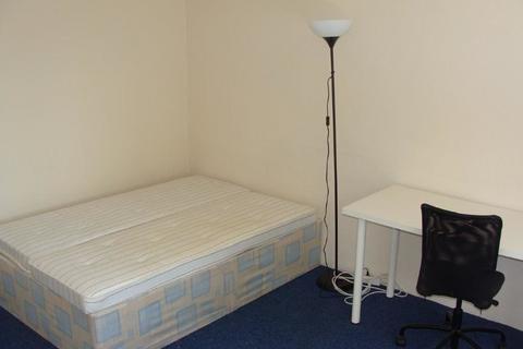 2 bedroom flat to rent, Highfield Lane, Southampton