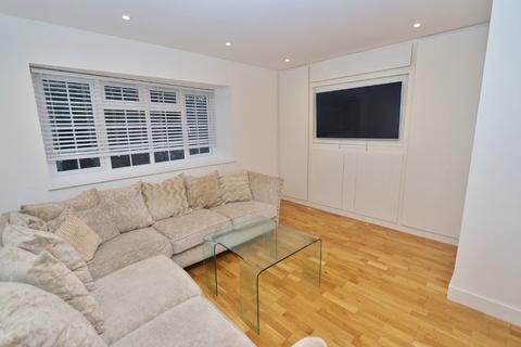 9 Barkwood Close, Romford, RM7 7AG