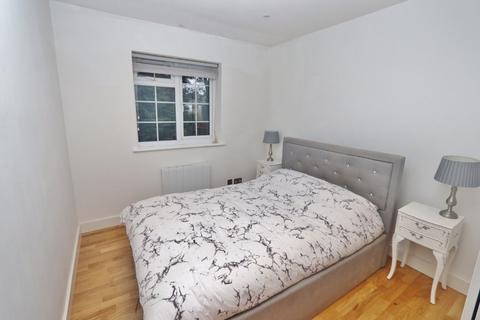 9 Barkwood Close, Romford, RM7 7AG