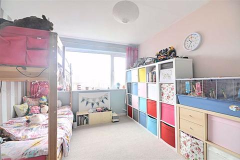 24 Baynham Drive, Worcester, WR5 2NJ