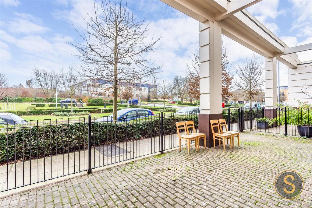 Ovaltine Court, Kings Langley 3 bed duplex £1,500 pcm (£346 pw)