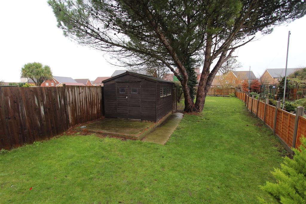 Oak Road, Sittingbourne 3 bed end of terrace house £950 pcm (£219 pw)