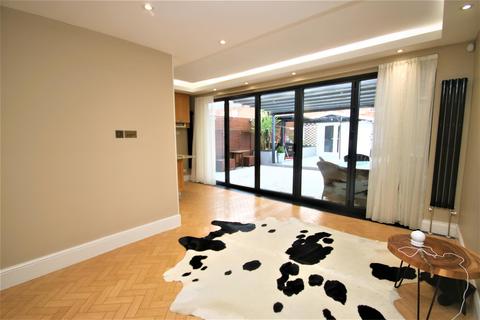 20 Gloucester Gardens, Cockfosters, Barnet, EN4 0QW