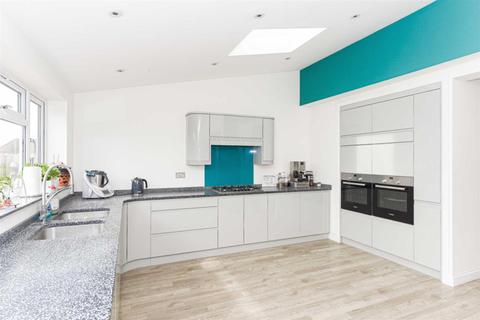 14 Lymington Gardens, Epsom, KT19 0LY
