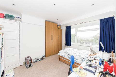 14 Lymington Gardens, Epsom, KT19 0LY