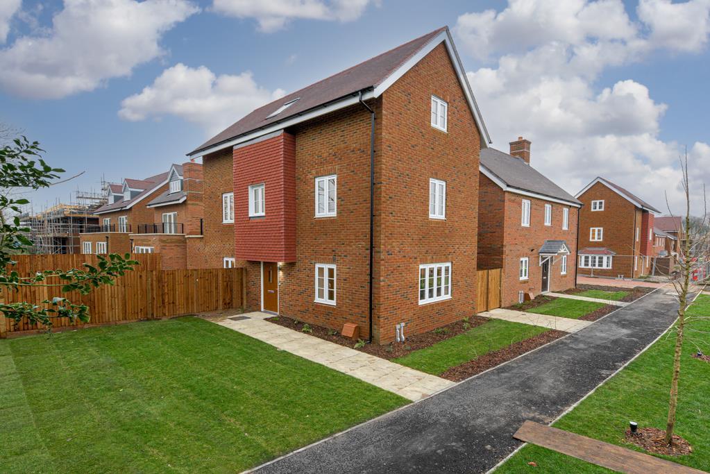 Tadworth Park, Tadworth 4 bed detached house £650,000