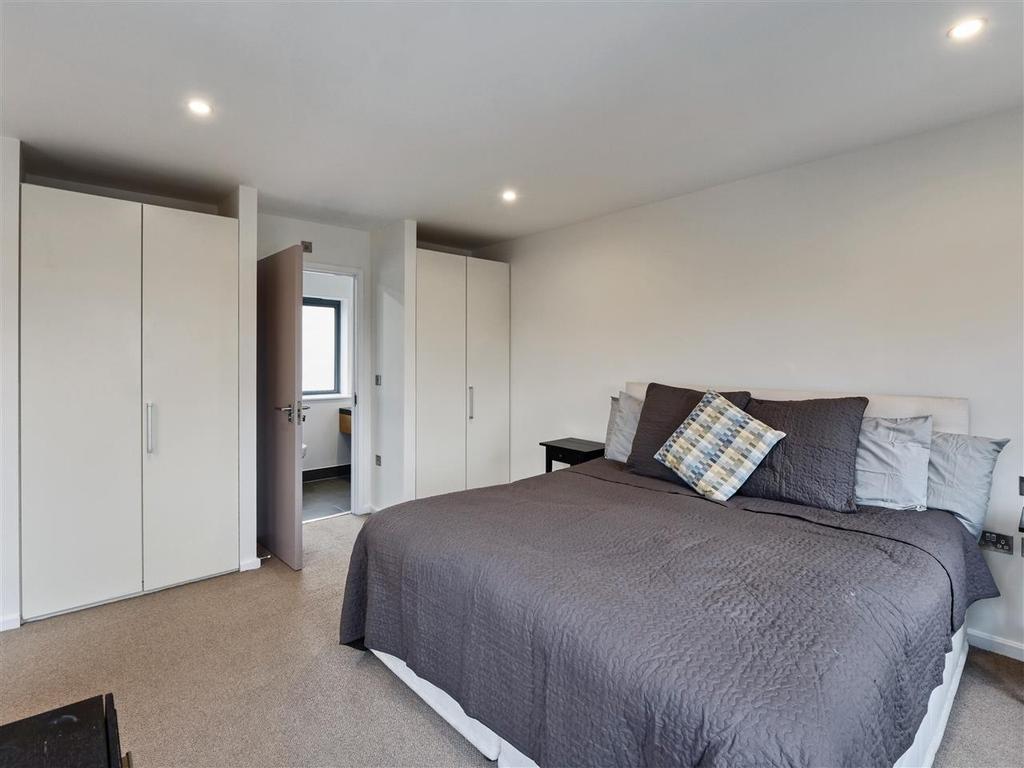 MASTER BEDROOM 1 Top