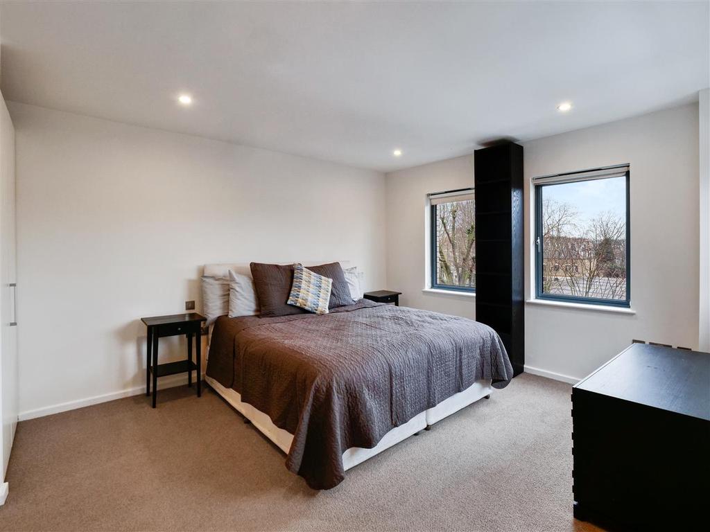 MASTER BEDROOM ! Top