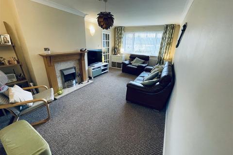 65 Hillside, Nuneaton, CV10 0NW