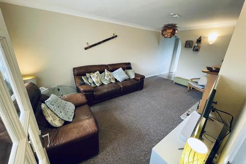 65 Hillside, Nuneaton, CV10 0NW