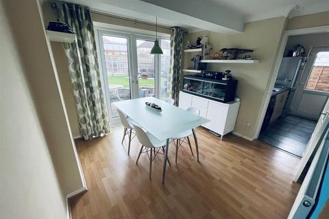 65 Hillside, Nuneaton, CV10 0NW