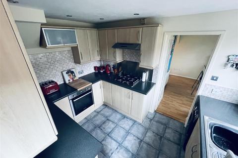 65 Hillside, Nuneaton, CV10 0NW