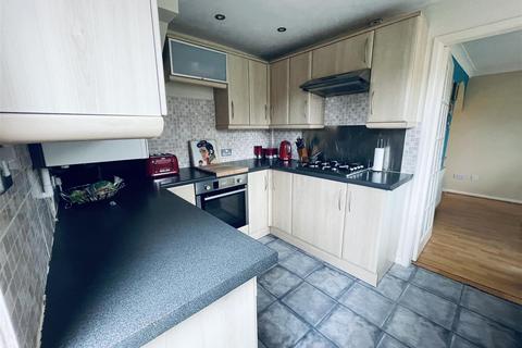 65 Hillside, Nuneaton, CV10 0NW