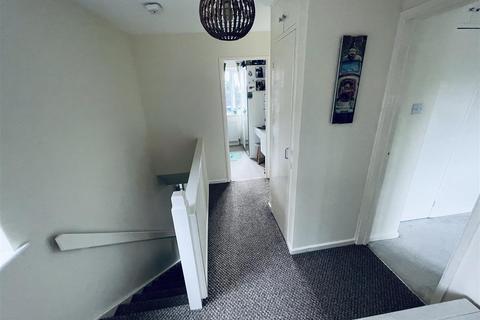 65 Hillside, Nuneaton, CV10 0NW