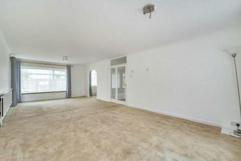 3 bedroom apartment for sale, Eversleigh, Buckingham Close, South West London