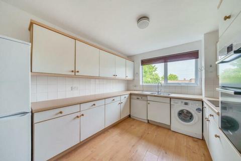 3 bedroom apartment for sale, Eversleigh, Buckingham Close, South West London