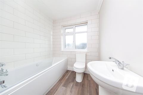 2 Gray Gardens, Rainham, RM13 7NH