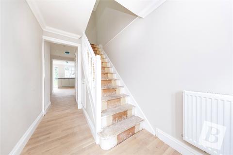 2 Gray Gardens, Rainham, RM13 7NH