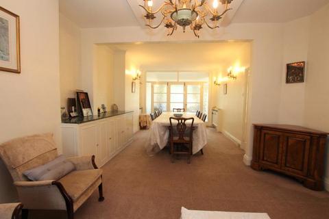 31 Shaftesbury Avenue, Kenton, Harrow, HA3 0QU