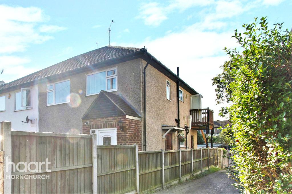 Grey Towers Gardens, HORNCHURCH 2 bed £275,000