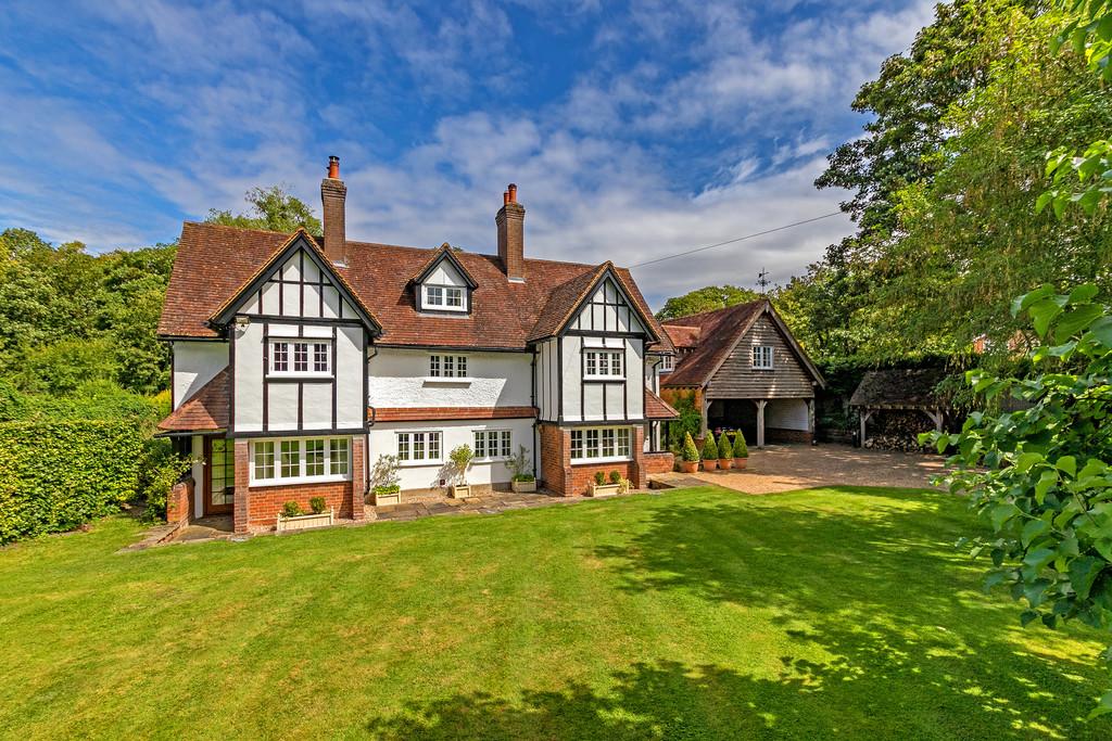 Halton Village, Wendover 5 bed detached house £1,500,000